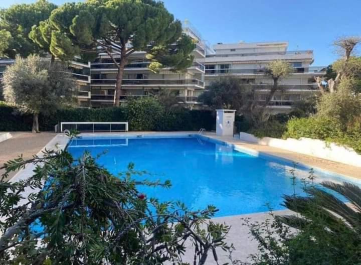Juan Les Pins Tanit Studio Climatise Vue Sur Mer Piscine Антиб Екстериор снимка