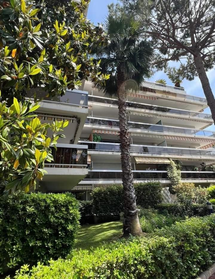 Juan Les Pins Tanit Studio Climatise Vue Sur Mer Piscine Антиб Екстериор снимка